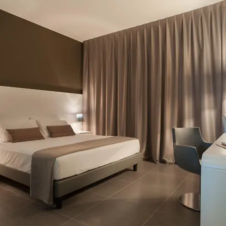 8piuhotel Hotel