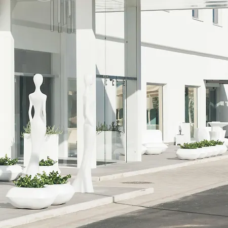 8piuhotel Hotel