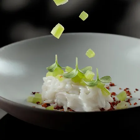 8piuhotel מלון לצ'ה