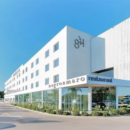 8piuhotel Hotel