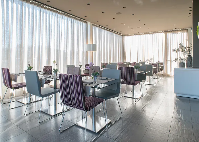 8piuhotel מלון 4*