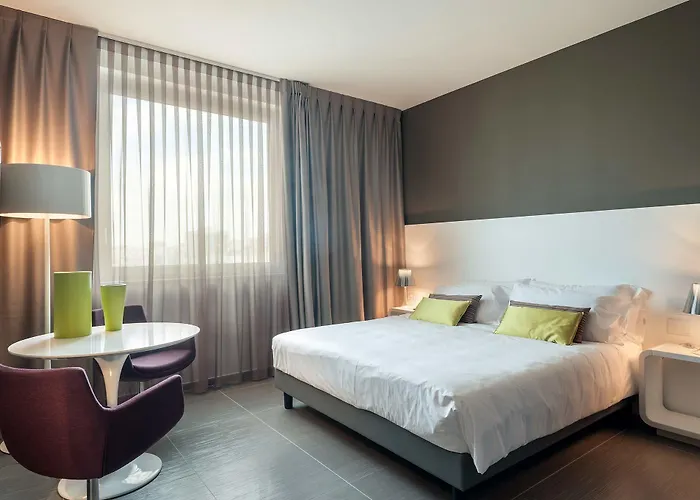 8piuhotel מלון 4*