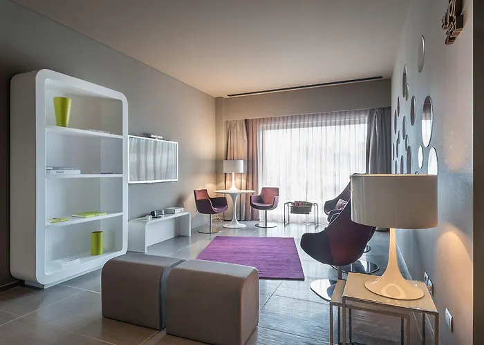 8piuhotel מלון לצ'ה