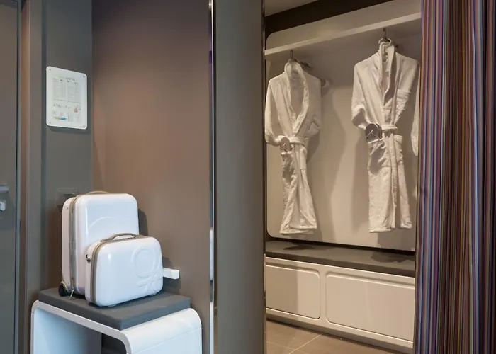 8piuhotel מלון 4*