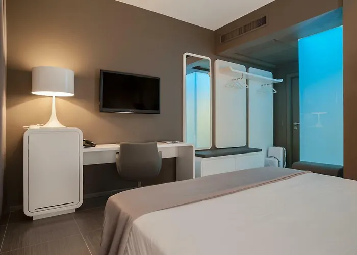 8piuhotel 4* לצ'ה