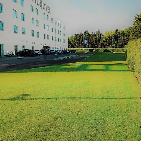 8piuhotel 4*
