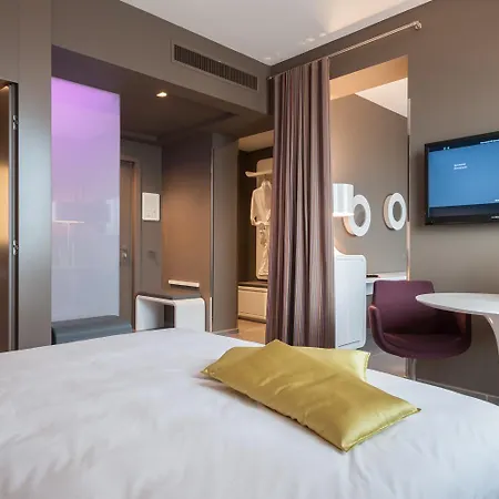 8piuhotel Hotell