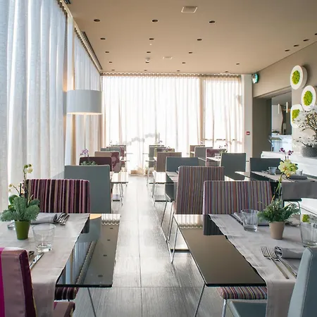 8piuhotel ليتشي