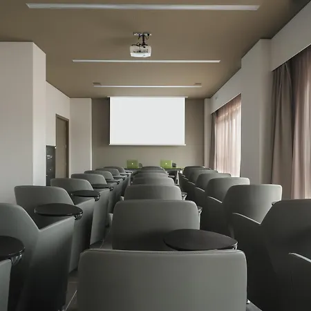 8piuhotel Hotel