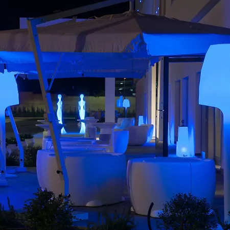 8piuhotel