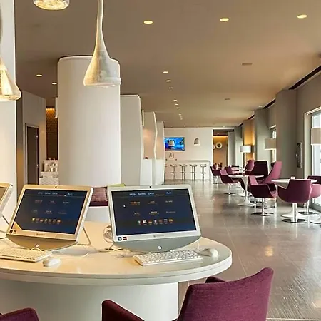 8piuhotel Hotel