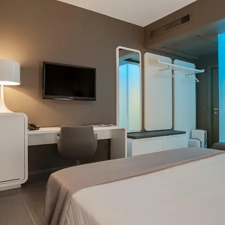 8piuhotel 4* לצ'ה